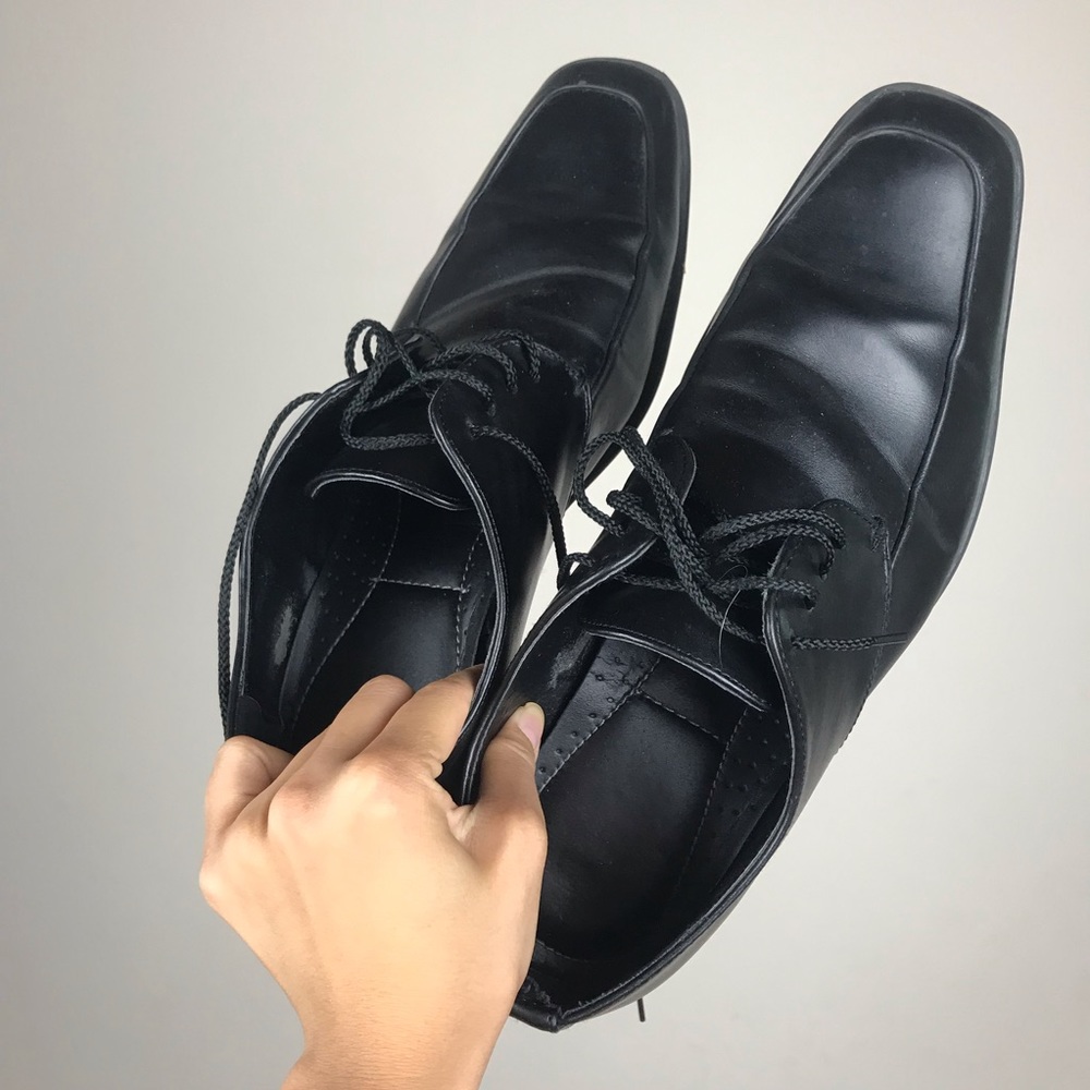 Black Van Heusen men’s dress shoes - Picture 2 of 8